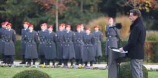 Das Bundeswehr-Gelöbnis zieht ins Herz der Demokratie. (Archivbild)
