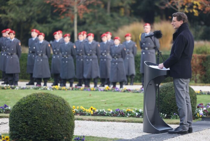 Das Bundeswehr-Gelöbnis zieht ins Herz der Demokratie. (Archivbild)
