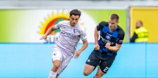 Der junge Kjell Wätjen (li) im Duell mit Routinier Steffen TIgges.
