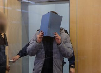 Der Angeklagte soll einen Anschlag vorbereitet und die Terrormiliz IS unterstützt haben. 