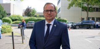 Bringt schärfere Waffenkontrollen an Schulen ins Gespräch: Essens Oberbürgermeister Thomas Kufen (CDU).