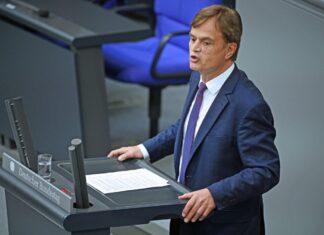 Bernd Baumann bezeichnet die AfD nach den Kommunalwahlen in NRW als «Volkspartei». (Archivbild)