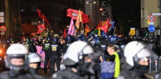 Bei gewalttätigen Auseinandersetzungen gab es verletzte Demonstranten und Polizisten.