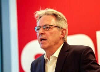 Das Abschneiden der AfD könne Parteien der Mitte nicht zufrieden machen, meinte Post.