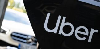 Laut Stadt oft 30 bis 40 Prozent günstiger als klassische Taxis: Mietwagenfahrer, die ihr Angebot über Apps wie Uber anbieten. (Archivbild)