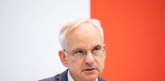 Der langjährige Chef des Energiekonzerns Eon, Johannes Teyssen, soll den Aufsichtsrat von Lufthansa leiten (Archivbild)