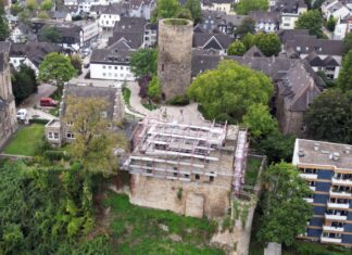 Noch stehen Gerüste an der Burgruine in Wetter - bis zur Internationalen Gartenschau 2027 soll sie für Besucher zugänglich gemacht werden.