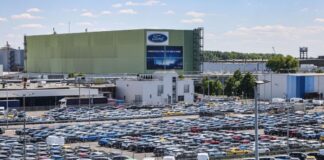 Das Angebot an Ford-Neuwagen auf dem Gelände des Kölner Werks ist groß, die Nachfrage aber hat noch Luft nach oben.