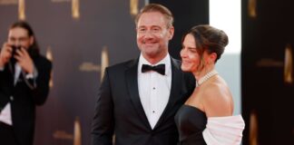 Sasha nervt seine Frau Julia manchmal mit einem fehlenden Leerzeichen.