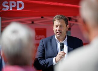 SPD-Chef Lars Klingbeil wirbt im nordrhein-westfälischen Kommunalwahlkampf um Stimmen.