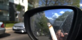 Ein Rauchverbot im Auto soll Schwangere und Minderjährige vor den Gefahren des Passivrauchens schützen. (Symbolbild)