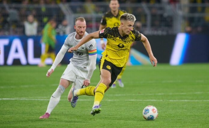 Nationalspieler Nico Schlotterbeck (r) überzeugte bei seinem Comeback.