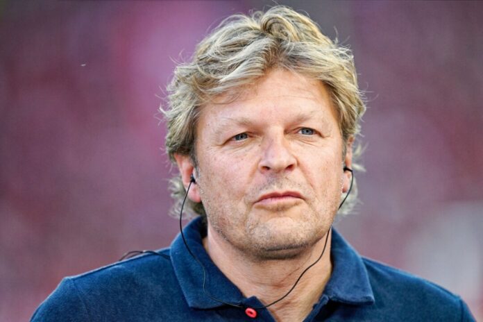 Schalkes Sportdirektor Youri Mulder hat einen Spieler verliehen. (Archivbild)