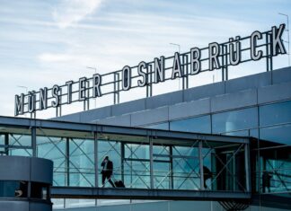 Für Passagiere in NRW hatte ein Cyberangriff auf einen Airport-Dienstleister keine Auswirkungen - doch der Flughafen in Münster musste schnell reagieren. (Archivbild)