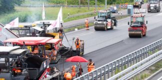 Für die Erneuerung der Fahrbahn muss die A44 für mehrere Tage gesperrt werden. (Symbolbild)