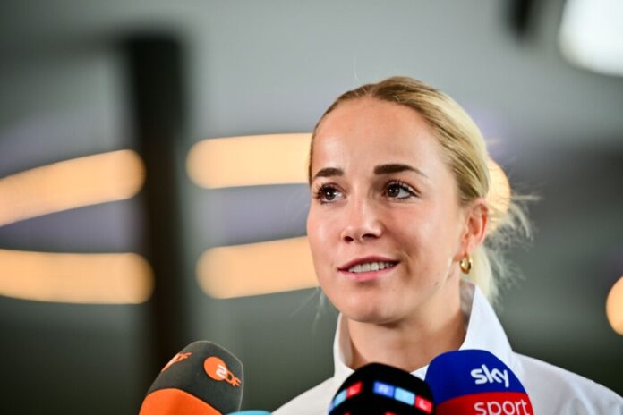 Frauenfußball-EM - Abreise Deutschland DFB-Kapitänin Giulia Gwinn fehlt dem FC Bayern gegen Bayer Leverkusen.