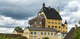 Streit um das Kloster Goldenstein nahe der bayerischen Grenze.
