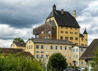 Streit um das Kloster Goldenstein nahe der bayerischen Grenze.
