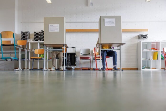 An einigen Orten öffneten die Wahllokale verzögert. (Symbolbild)