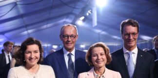 Bundeskanzler Friedrich Merz und NRW-Ministerpräsident Hendrik Wüst haben den Supercomputer «Jupiter» in Jülich in Betrieb genommen. 
