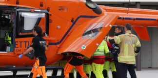 Einer der Schwerverletzten wurde per Rettungshubschrauber in eine Klinik geflogen.