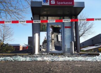 Der Fahrer eines Fluchtwagens von Geldautomatensprengern soll lange in Haft. (Archivbild)