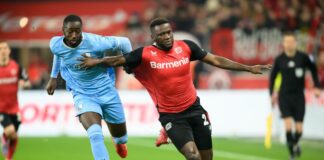 Victor Boniface (r.) von Bayer 04 Leverkusen. (Archiv)