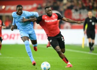 Victor Boniface (r.) von Bayer 04 Leverkusen. (Archiv)