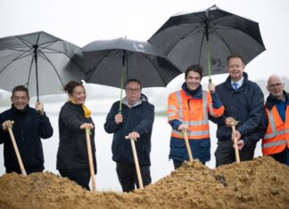 Symbolischer Spatenstich: An der Lippe geht das aktuell größte Hochwasserschutzprojekt Nordrhein-Westfalens in die letzte Phase.