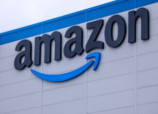 Das Logo von Amazon passt zur Entwicklung der Arbeitsplätze in Werne: Es geht bergauf. (Archivbild)