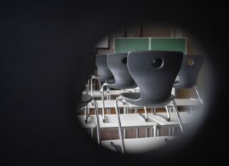 Im Jahr 2024 wurden an Schulen und Hochschulen in NRW 452 rechtsextreme Vorfälle registriert. (Illustration)