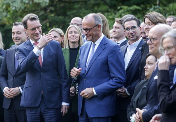 Bundeskanzler Friedrich Merz (CDU) hat die NRW-CDU nach den erfolgreichen kommunalen Stichwahlen gelobt.