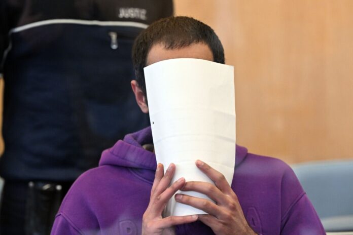 Urteil gegen mutmaßliche IS-Terroristen erwartet. (Archivbild)