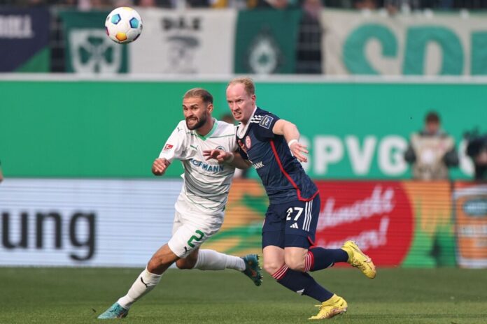 Dennis Jastrzembski (r) verlässt Fortuna Düsseldorf.