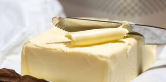 Für Butter müssen Verbraucher nun weniger bezahlen. (Symbolbild)