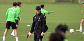 Erste Einheit am Mittwoch: Borussias neuer Trainer Eugen Polanski inmitten Gladbacher Spieler.