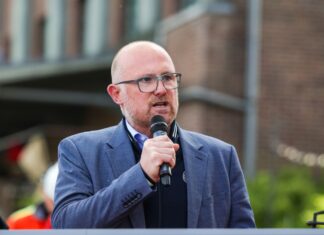 Bei der Oberbürgermeisterwahl in Duisburg muss Amtsinhaber Sören Link in die Stichwahl. (Archivbild) 