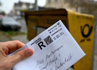 Die Deutsche Post muss künftig deutlich darauf hinweisen, dass bei gewöhnlichen Einschreiben die Haftung auf 25 Euro begrenzt ist. (Symbolbild)