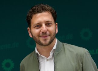 Will die Grünen als Alternative zum Rechtsruck etablieren: Grünen-Bundeschef Felix Banaszak. (Archivbild)