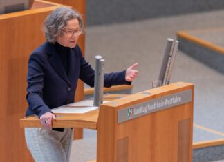 Kommunalministerin Ina Scharrenbach möchte den Kommunen deutlich mehr Geld zukommen lassen. (Archivfoto)