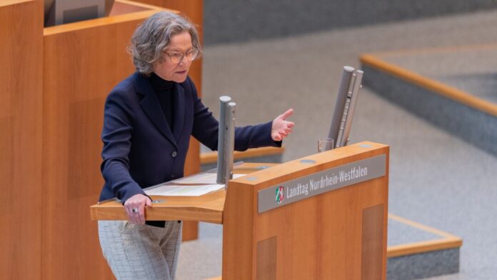 Ina Scharrenbach Kommunalministerin Ina Scharrenbach möchte den Kommunen deutlich mehr Geld zukommen lassen. (Archivfoto)