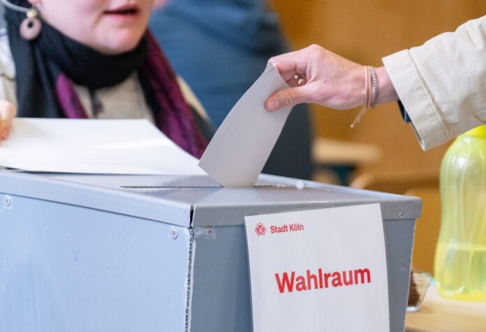 Ob in Siegen und Datteln nachgezählt werden muss, wird Thema in Wahlausschüssen. (Archivfoto)