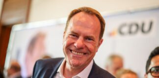 Der Düsseldorfer OB Stephan Keller (CDU) muss in die Stichwahl gegen die Kandidatin der Grünen.