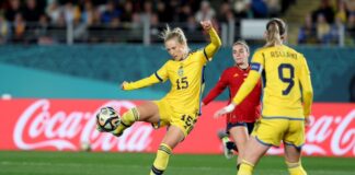 Rebecka Blomqvist (l) kann die Niederlage der Eintracht nicht verhindern. (Archivbild)