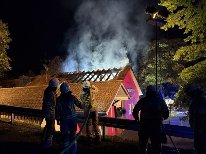 Nach dem Brand ist die Wache nicht mehr nutzbar.
