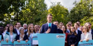 Ministerpräsident und CDU-Landeschef Hendrik Wüst hat Grund zum Feiern: Seine Partei ist Wahlsiegerin in Nordrhein-Westfalen.