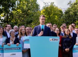 Ministerpräsident und CDU-Landeschef Hendrik Wüst hat Grund zum Feiern: Seine Partei ist Wahlsiegerin in Nordrhein-Westfalen.