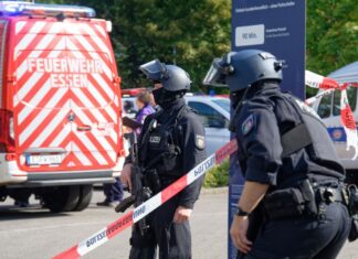 Die Polizei wird zu einem Großeinsatz gerufen.