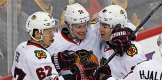Tanner Kero (l) spielte einst in der NHL für die Chicago Blackhawks