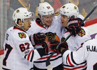 Tanner Kero (l) spielte einst in der NHL für die Chicago Blackhawks